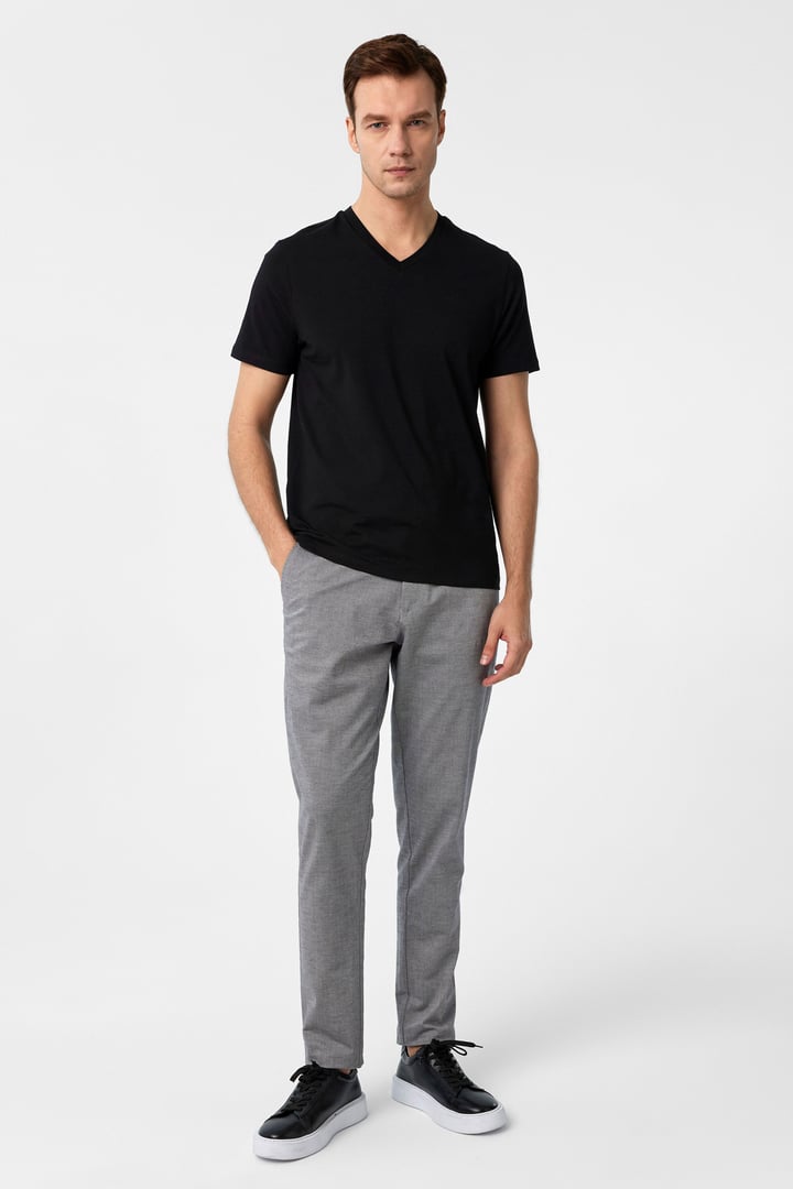 Siyah Slim Fit Düz V Yaka Tişört