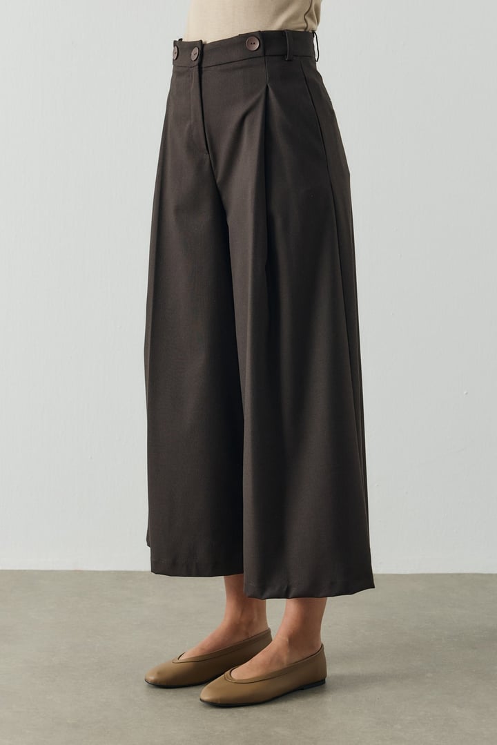 Acı Kahve Üç Düğme Detaylı Crop Pantolon