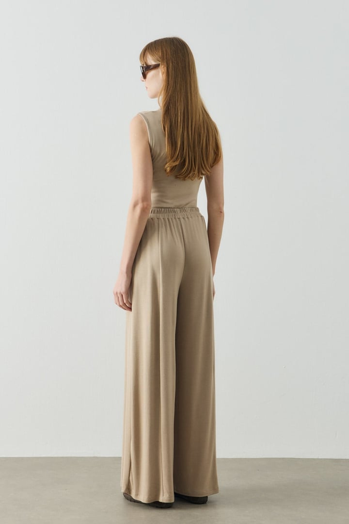 Bej Basic Bol Paça Dökümlü Pantolon