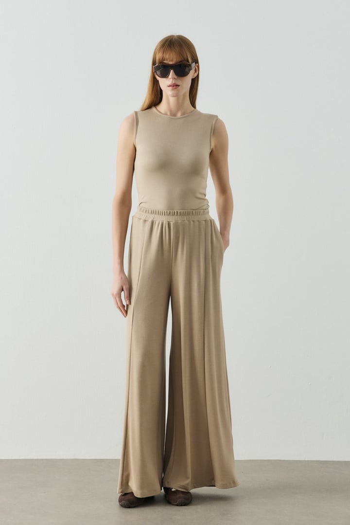 Bej Basic Bol Paça Dökümlü Pantolon
