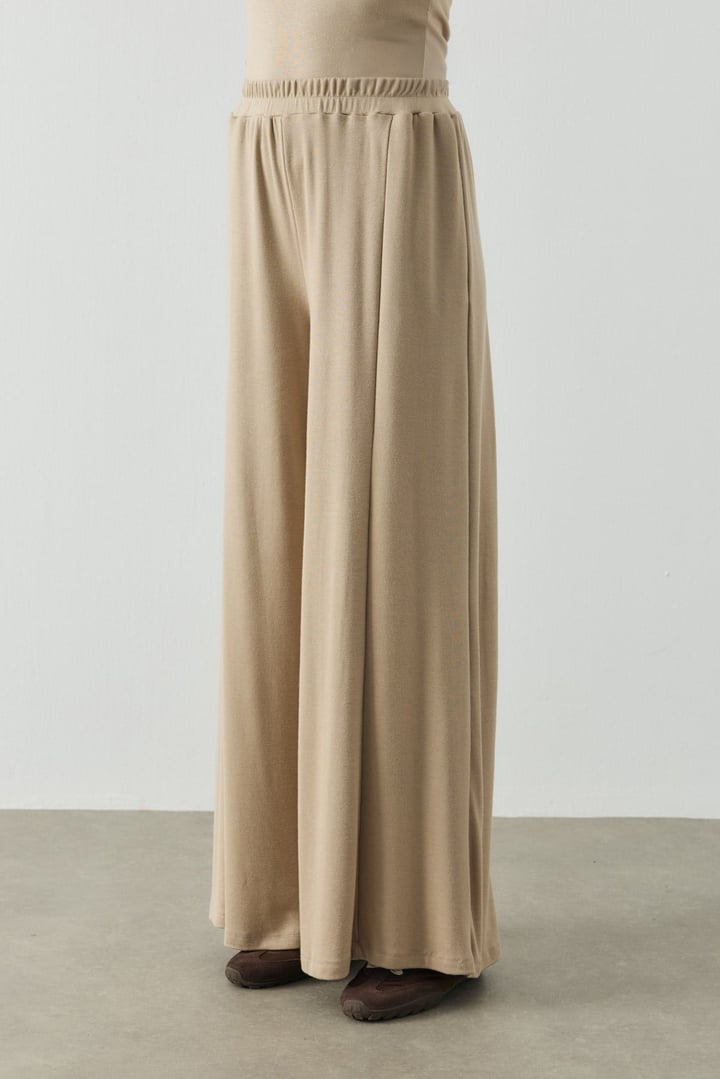Bej Basic Bol Paça Dökümlü Pantolon