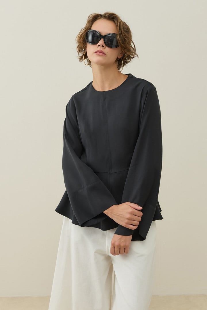 Siyah Bel Formlu Minimal Bluz
