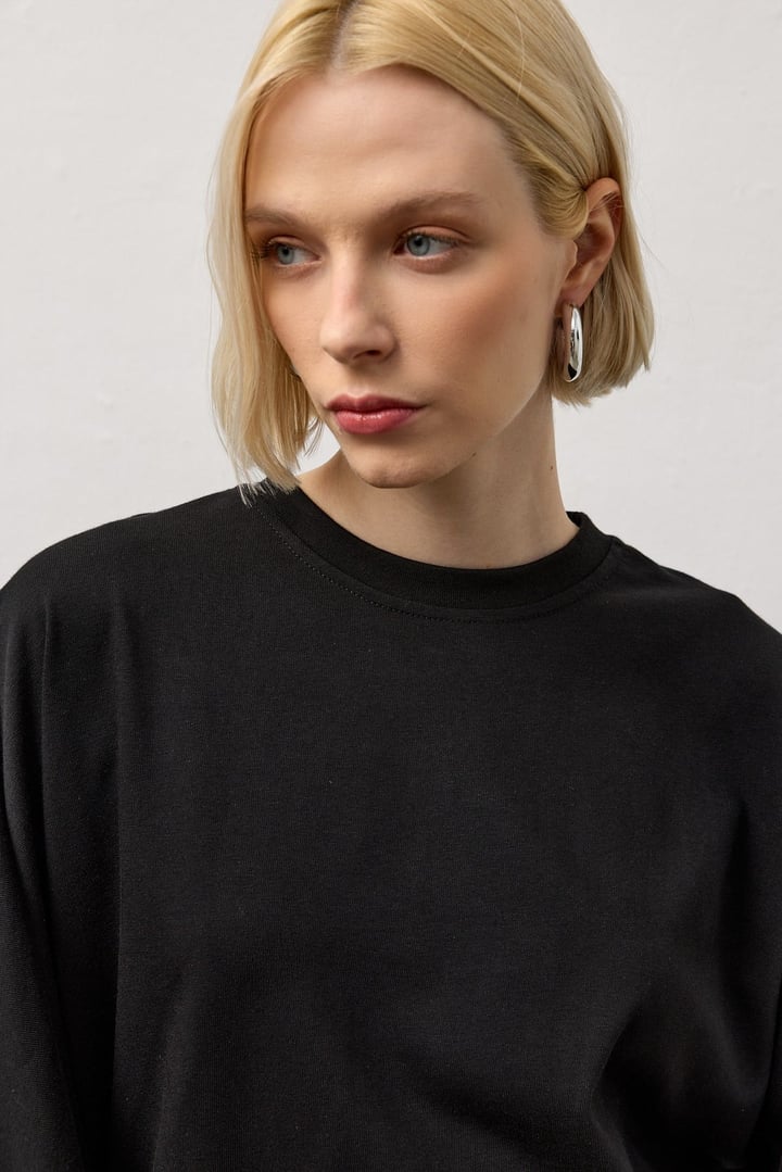 Siyah Geniş Kollu Uzun Basic T-Shirt