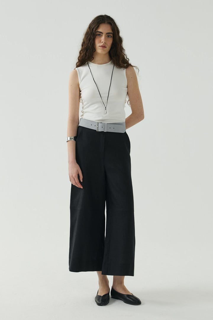 Siyah Kesik Detaylı Crop Keten Pantolon