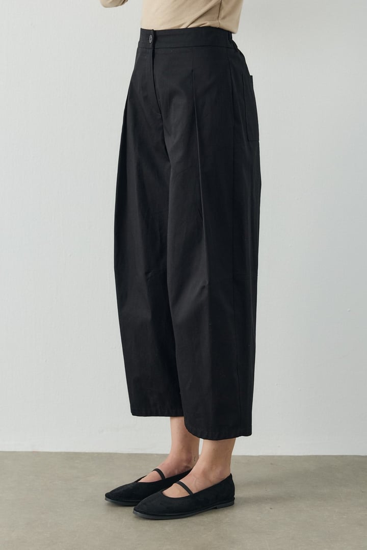 Siyah Pile Detaylı Crop Boy Gabardin Pantolon