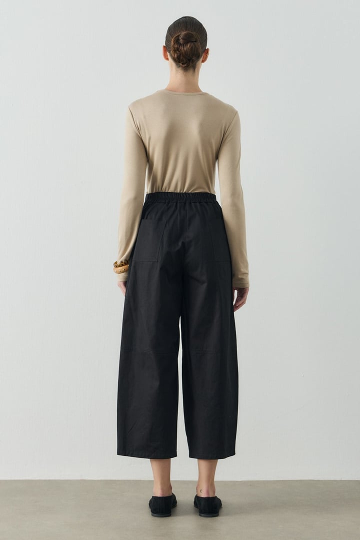 Siyah Pile Detaylı Crop Boy Gabardin Pantolon