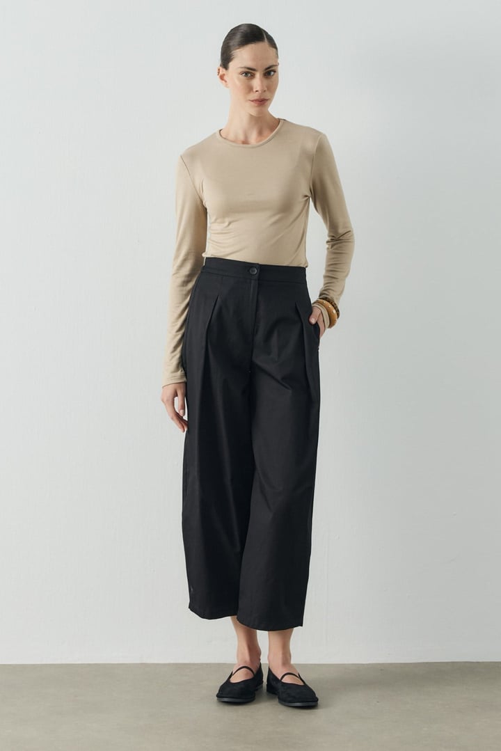 Siyah Pile Detaylı Crop Boy Gabardin Pantolon