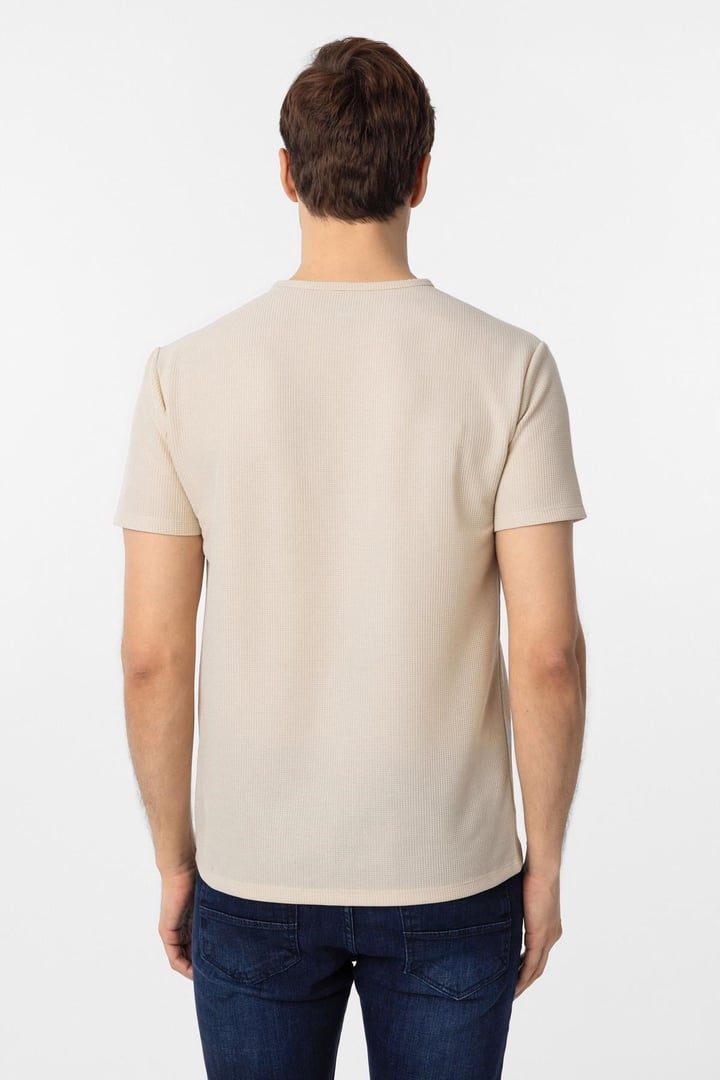 Bej Slim Fit Armürlü Bisiklet Yaka Tişört