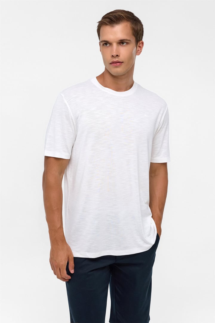 Beyaz Regular Armürlü Bisiklet Yaka Tişört