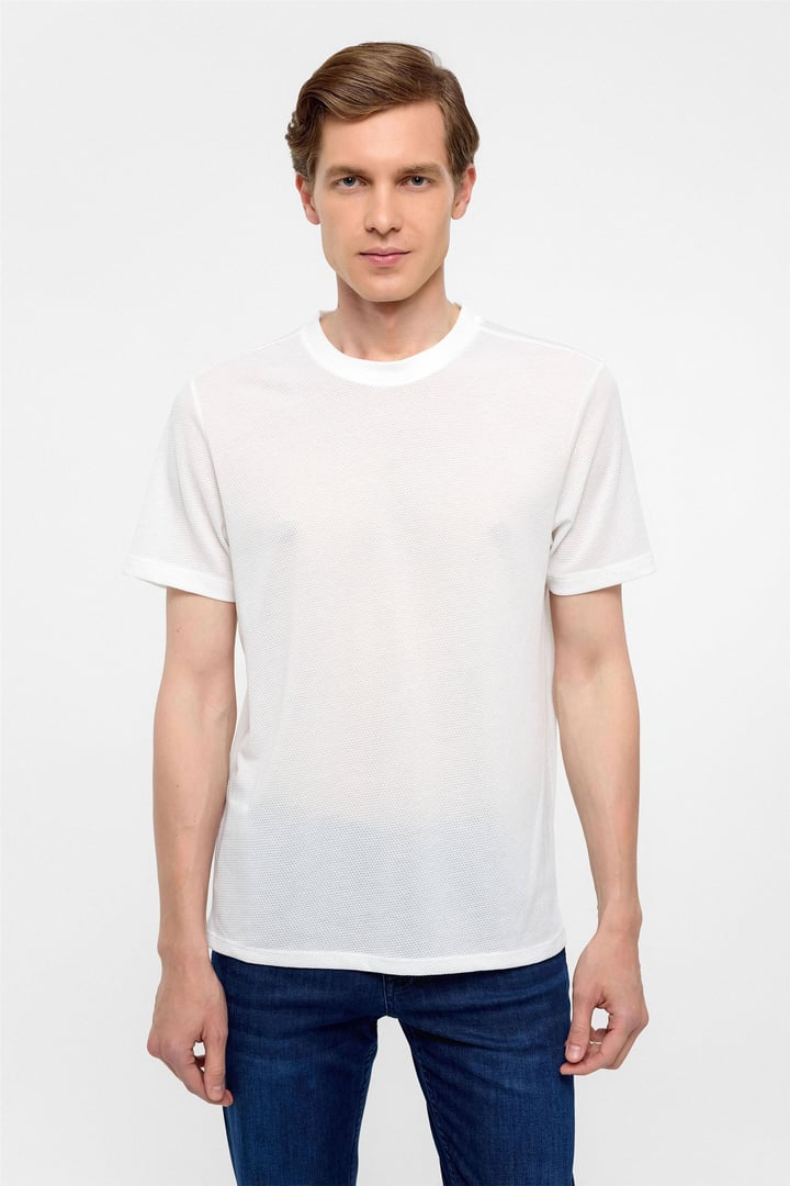 Beyaz Regular Armürlü Bisiklet Yaka Tişört