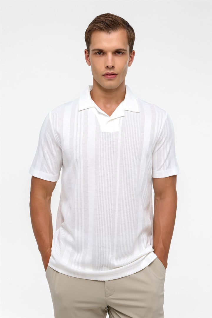 Beyaz Regular Desenli Polo Yaka Tişört
