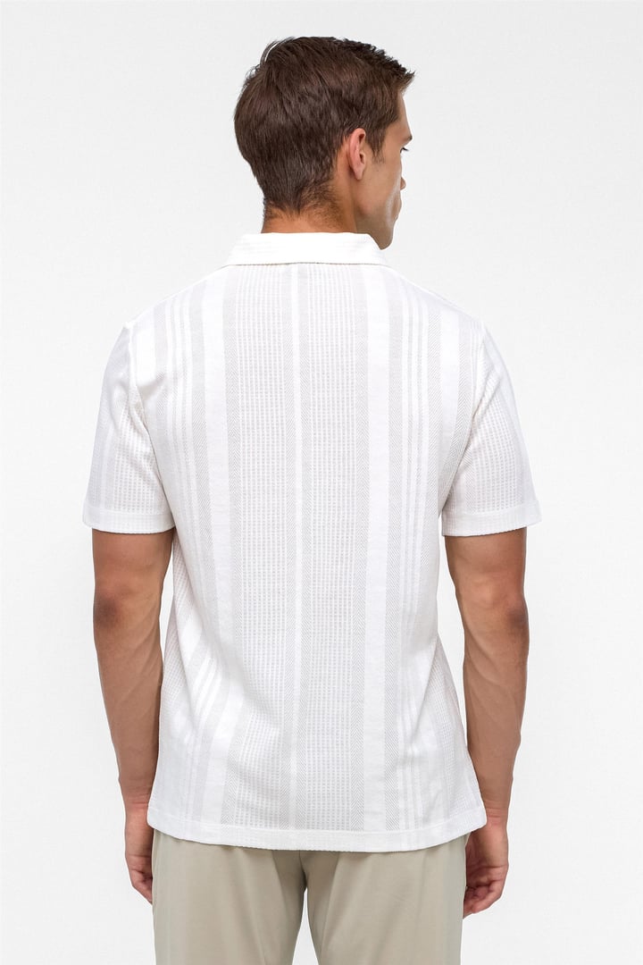 Beyaz Regular Desenli Polo Yaka Tişört