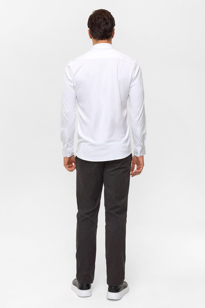 Beyaz Slim Armürlü Düğmeli Yaka Gömlek