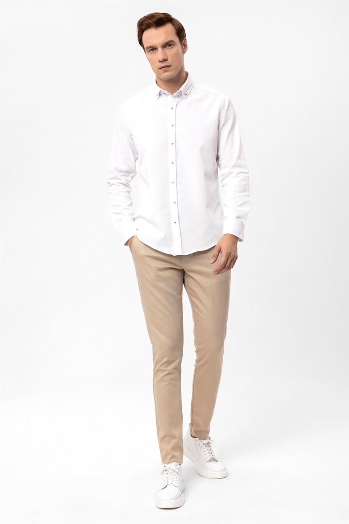 Beyaz Slim Fit Armürlü Düğmeli Yaka Gömlek