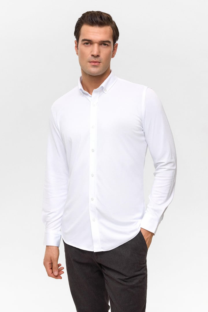 Beyaz Slim Armürlü Düğmeli Yaka Gömlek