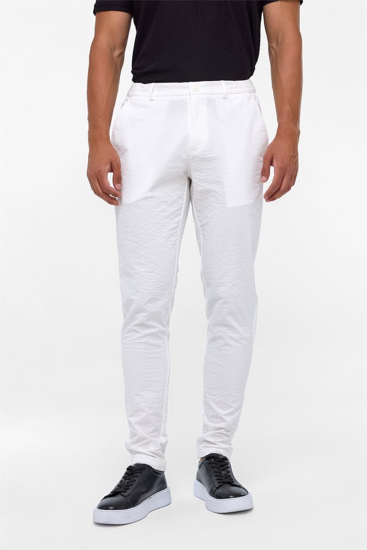 Beyaz Slim Armürlü Jogger Pantolon