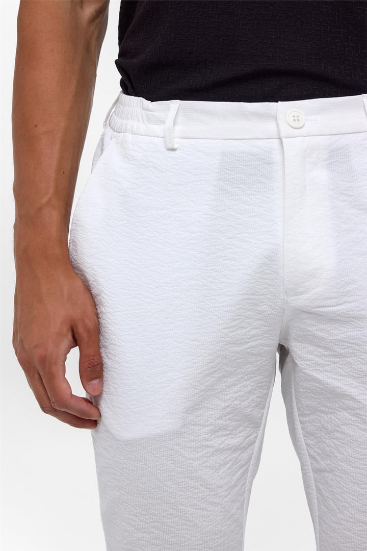 Beyaz Slim Armürlü Jogger Pantolon