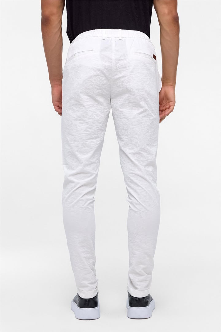 Beyaz Slim Armürlü Jogger Pantolon
