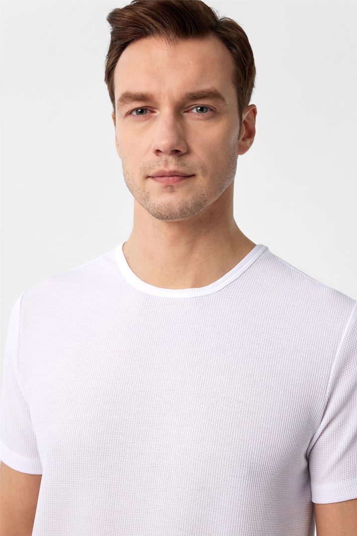 Beyaz Slim Fit Armürlü Bisiklet Yaka Tişört