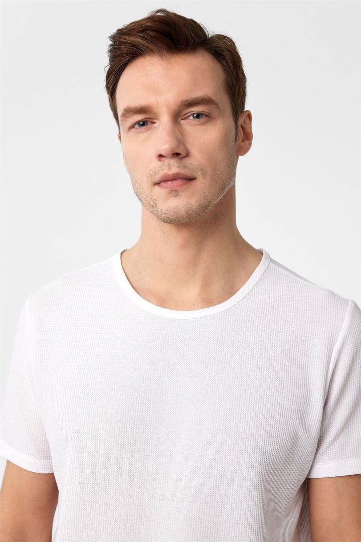 Beyaz Slim Fit Armürlü Bisiklet Yaka Tişört