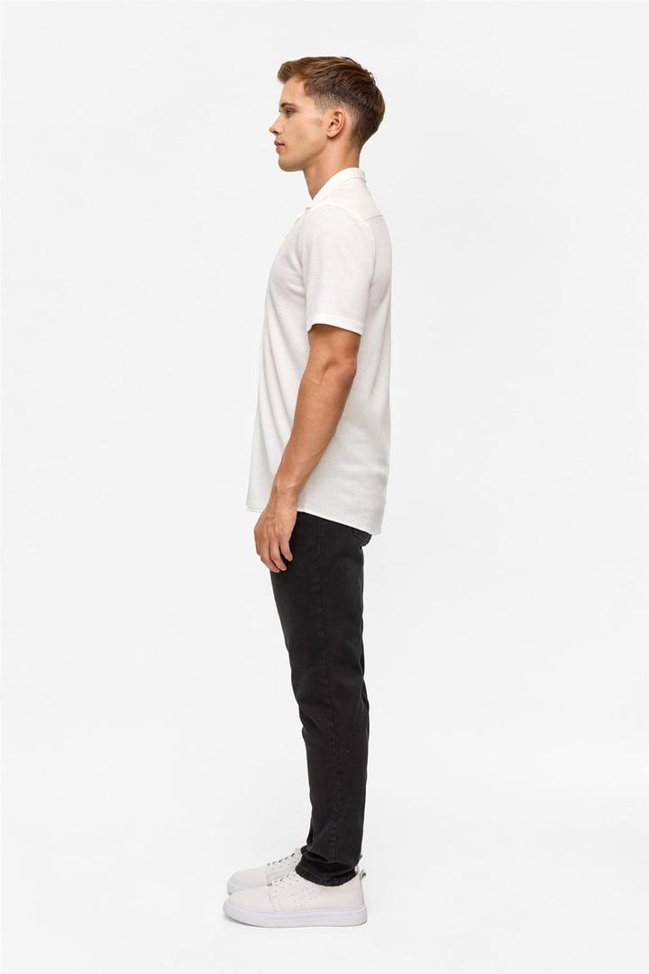 Beyaz Slim Desenli Apaş Yaka Gömlek