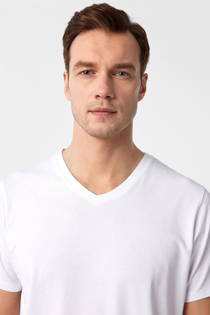 Beyaz Slim Fit Düz V Yaka Tişört