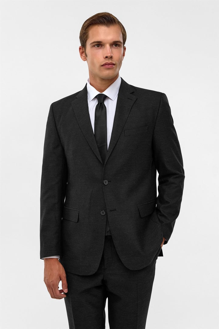 Siyah Regular Armürlü Sivri Yaka 6 Drop Takım Elbise