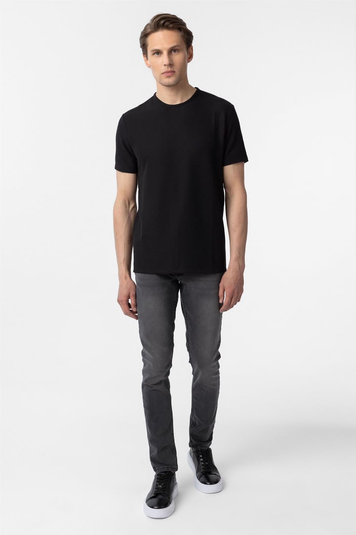 Siyah Slim Fit Armürlü Bisiklet Yaka Tişört