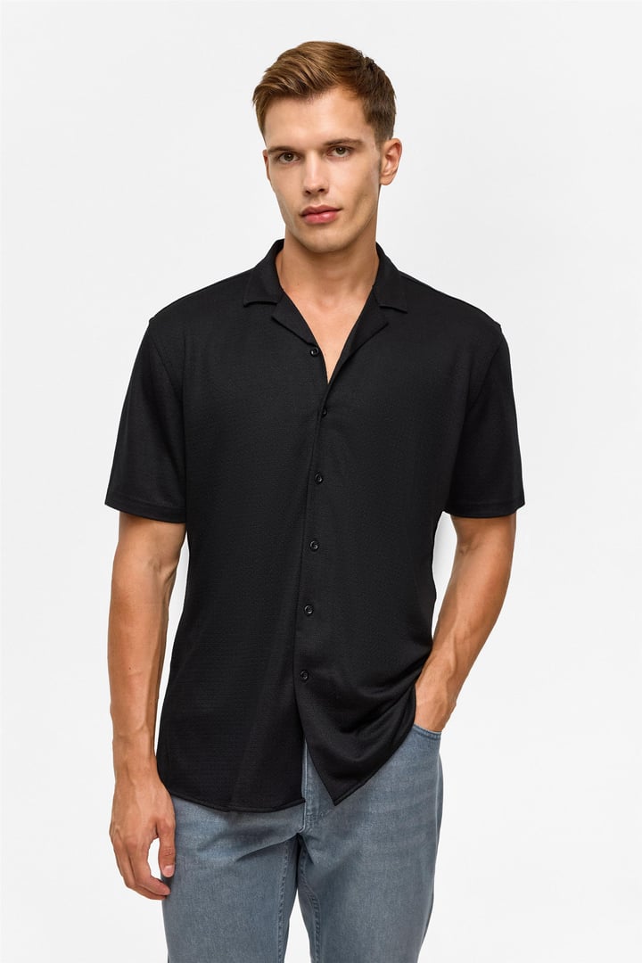 Siyah Slim Desenli Apaş Yaka Gömlek