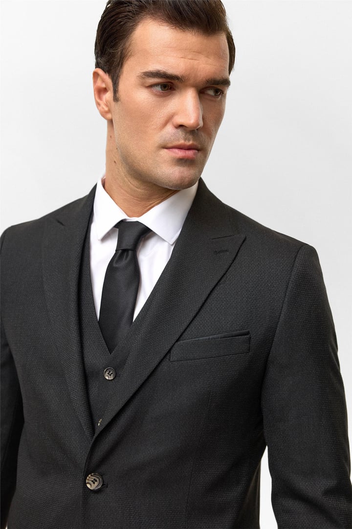 Siyah Slim Desenli Sivri Yaka 6 Drop Yelekli Takım Elbise