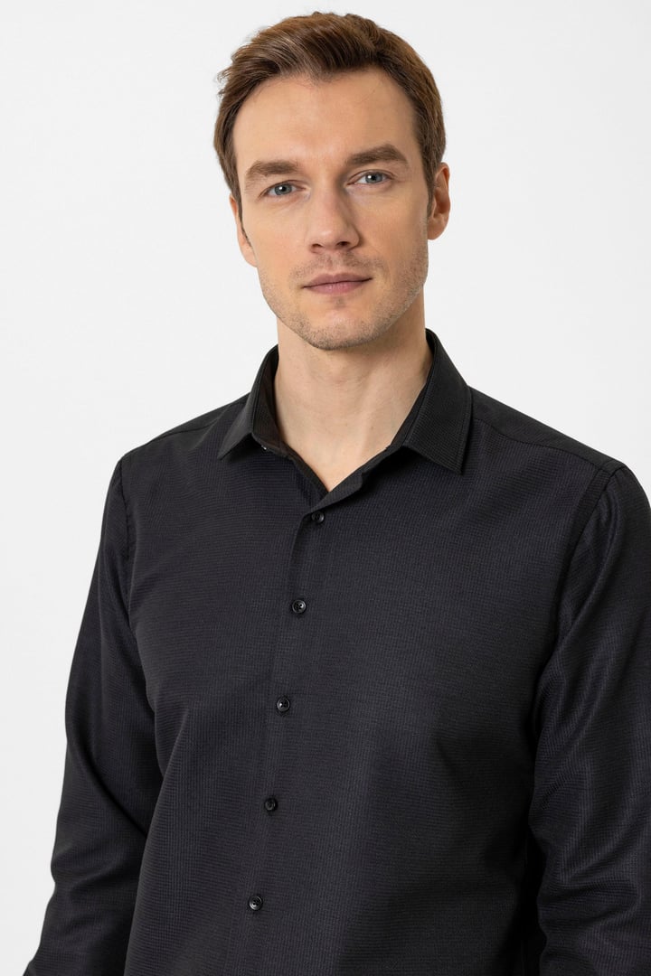 Siyah Slim Fit Armürlü Klasik Yaka Gömlek