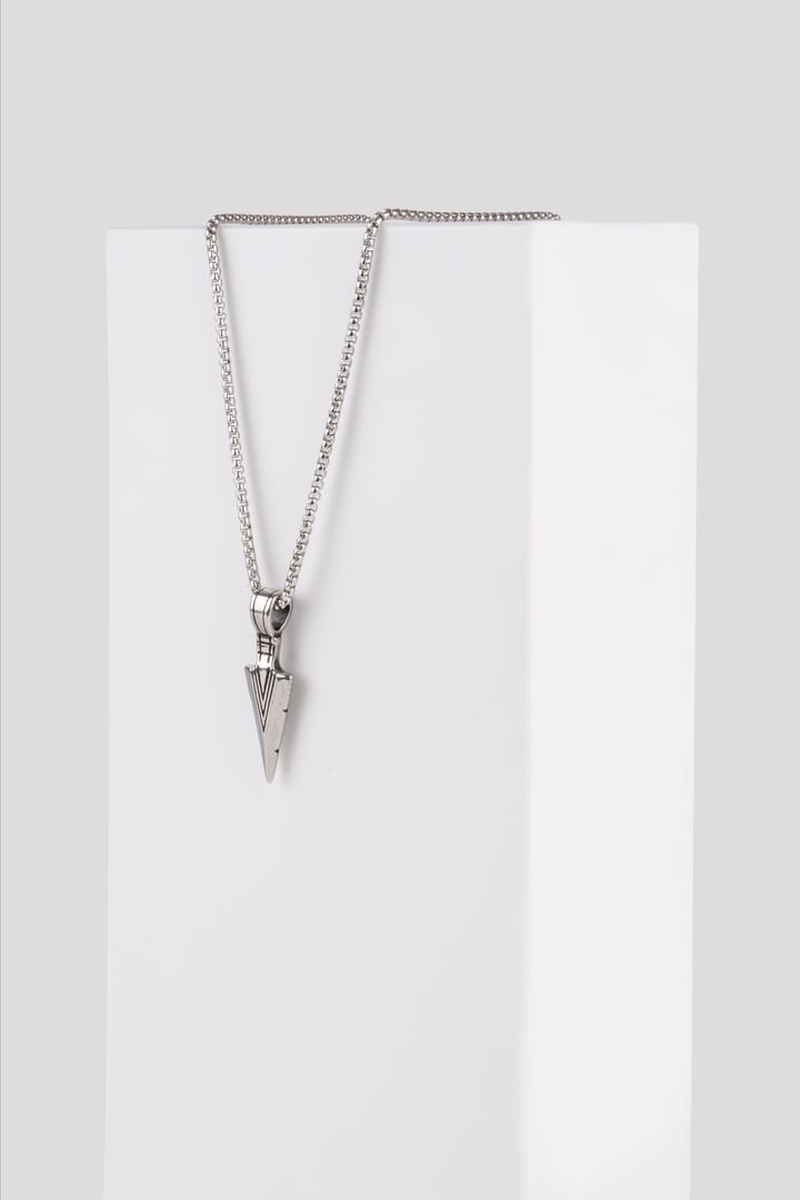 GEOMETRIC TRIANGLE SILVER TİTANYUM KOLYEGİYİMWATCHOFROYALGEOTRIANGLESLVRGEOMETRIC TRIANGLE SILVER TİTANYUM KOLYE