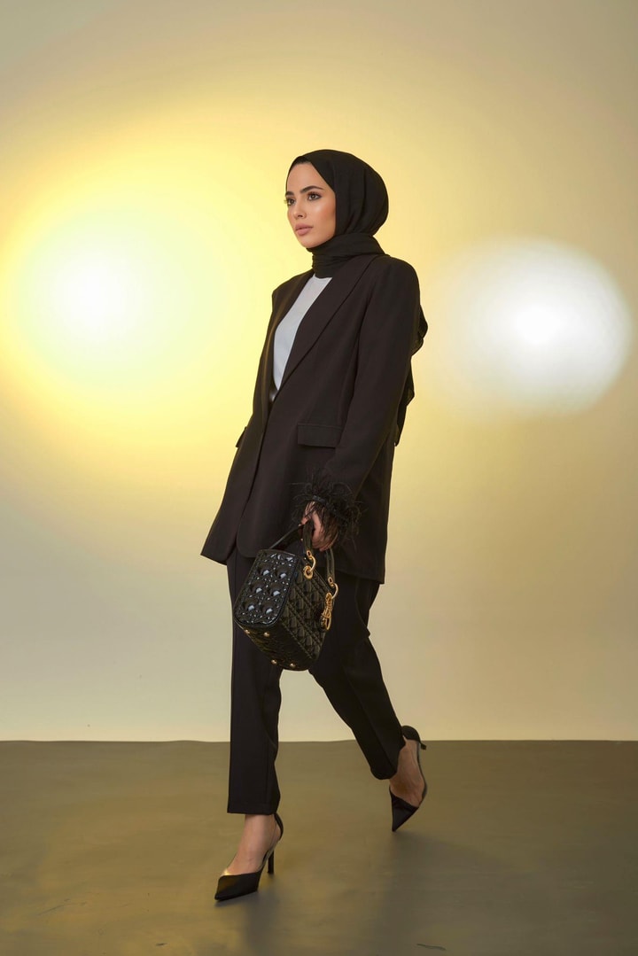 Alina Kolu Tüy Detaylı Takım - Siyah