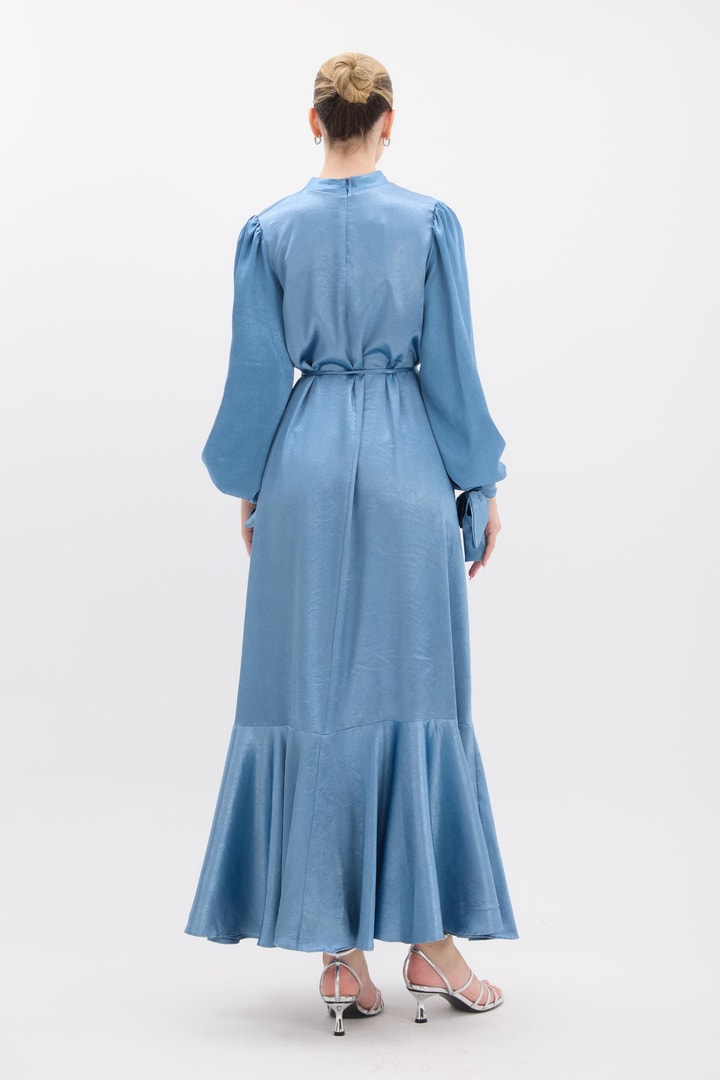 Bienca Kendinden Desenli Aksesuarlı Saten Elbise - Mavi