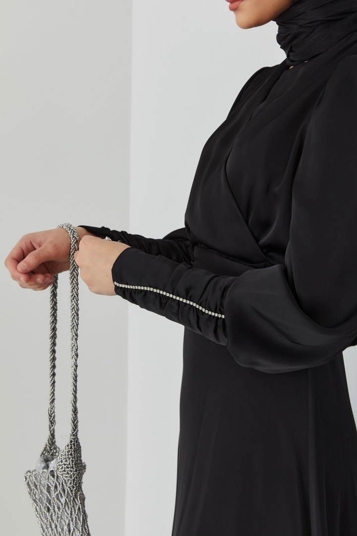 Clara Kruvaze Yaka Saten Abiye Elbise - Siyah