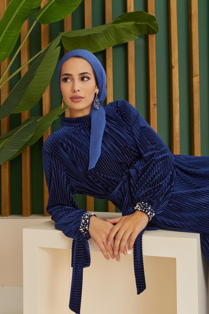 Diana Kolu İncili Kadife Elbise - Gece Mavisi