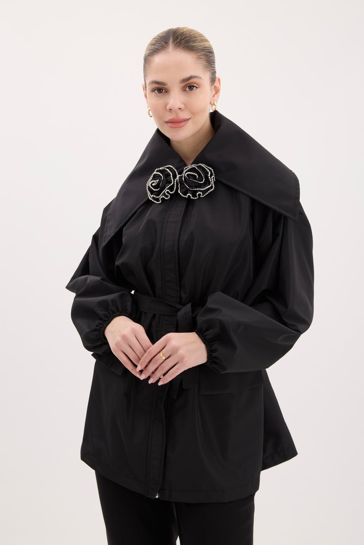 Femme Geniş Yakalı Gül Detaylı Ceket - Siyah