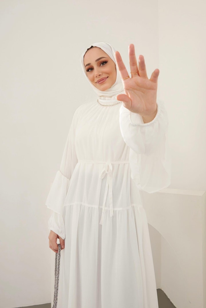 Helen Taş Detaylı Şifon Elbise - Beyaz
