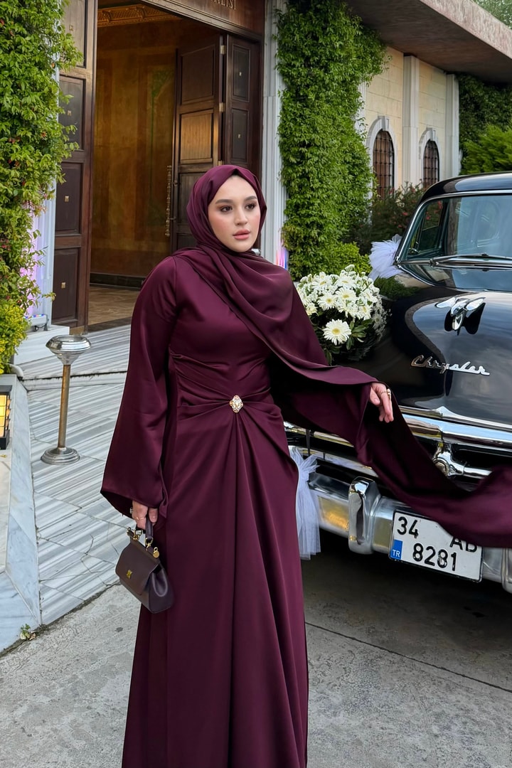 İsalle Bel Pileli Broşlu Elbise - Bordo