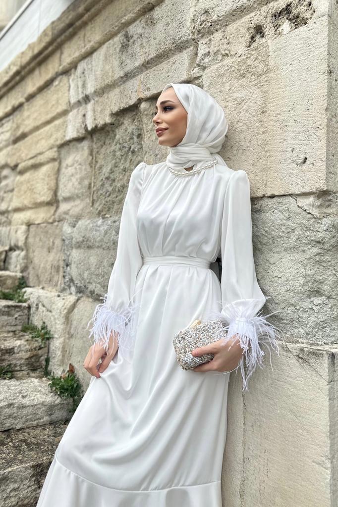 Lovella Saten Kolları Tüylü Elbise - Beyaz