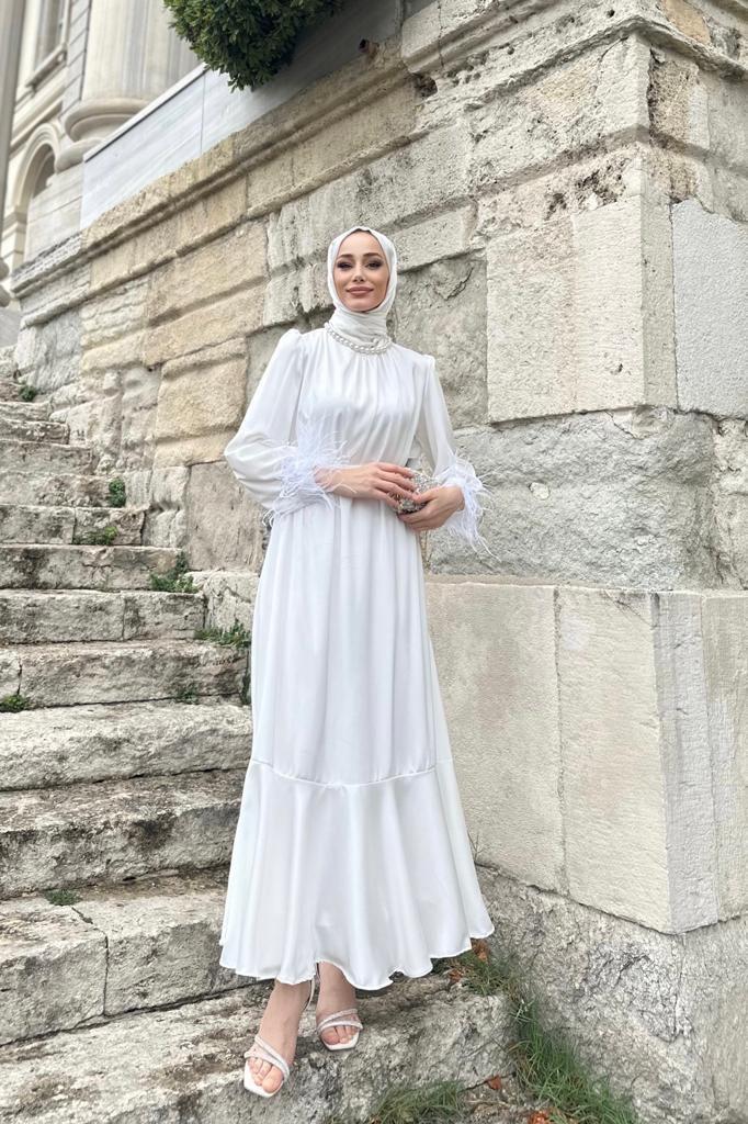 Lovella Saten Kolları Tüylü Elbise - Beyaz