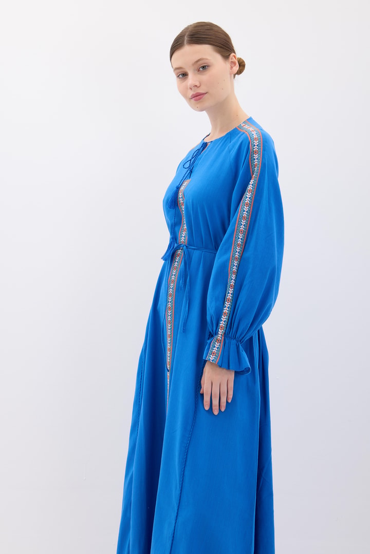 Nakışlı Püsküllü Elbise - saks mavisi