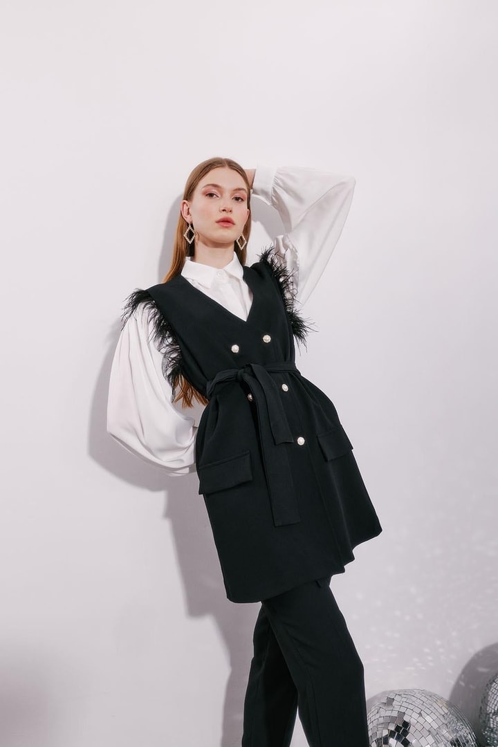 Feather Detailed Vest Suit Black