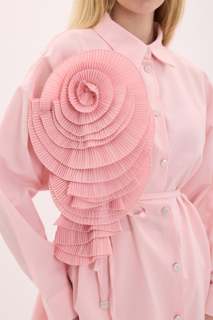 Pena Çiçek Aksesuarlı Poplin Gömlek - Pembe Pembe