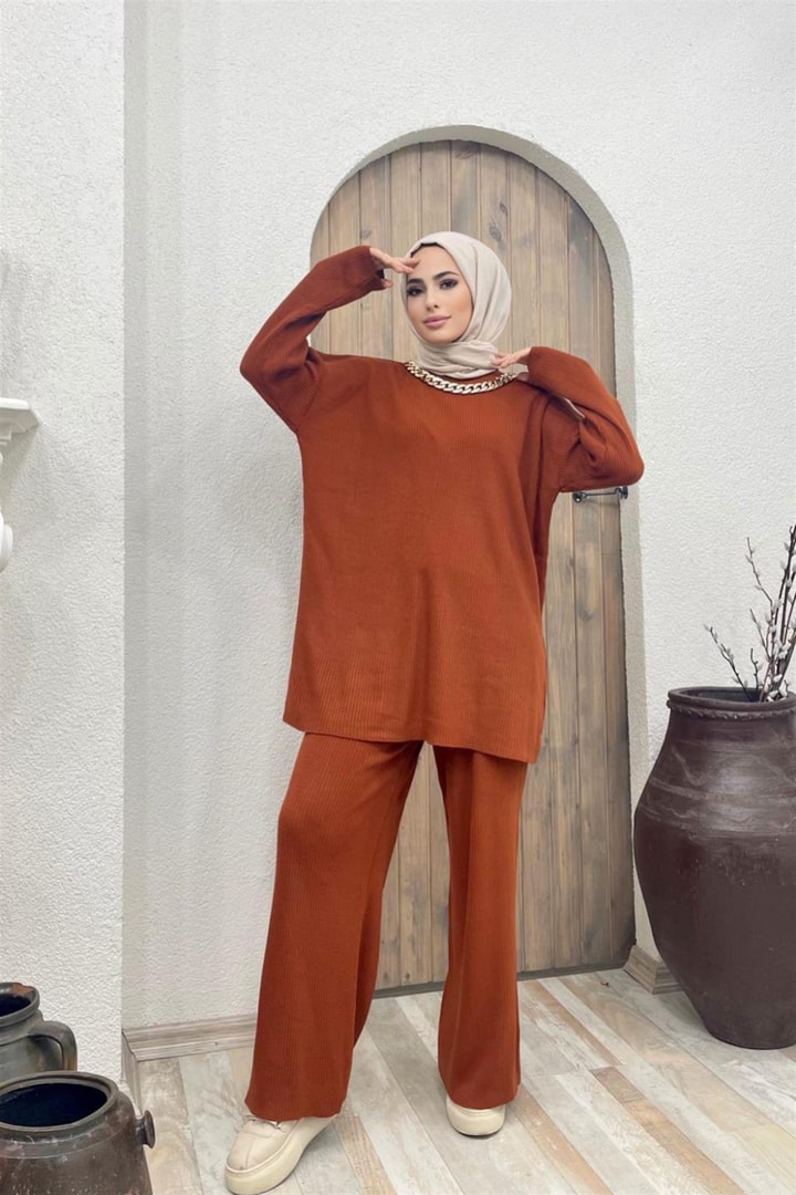 Yakası Zincirli Triko Takım - Kiremit