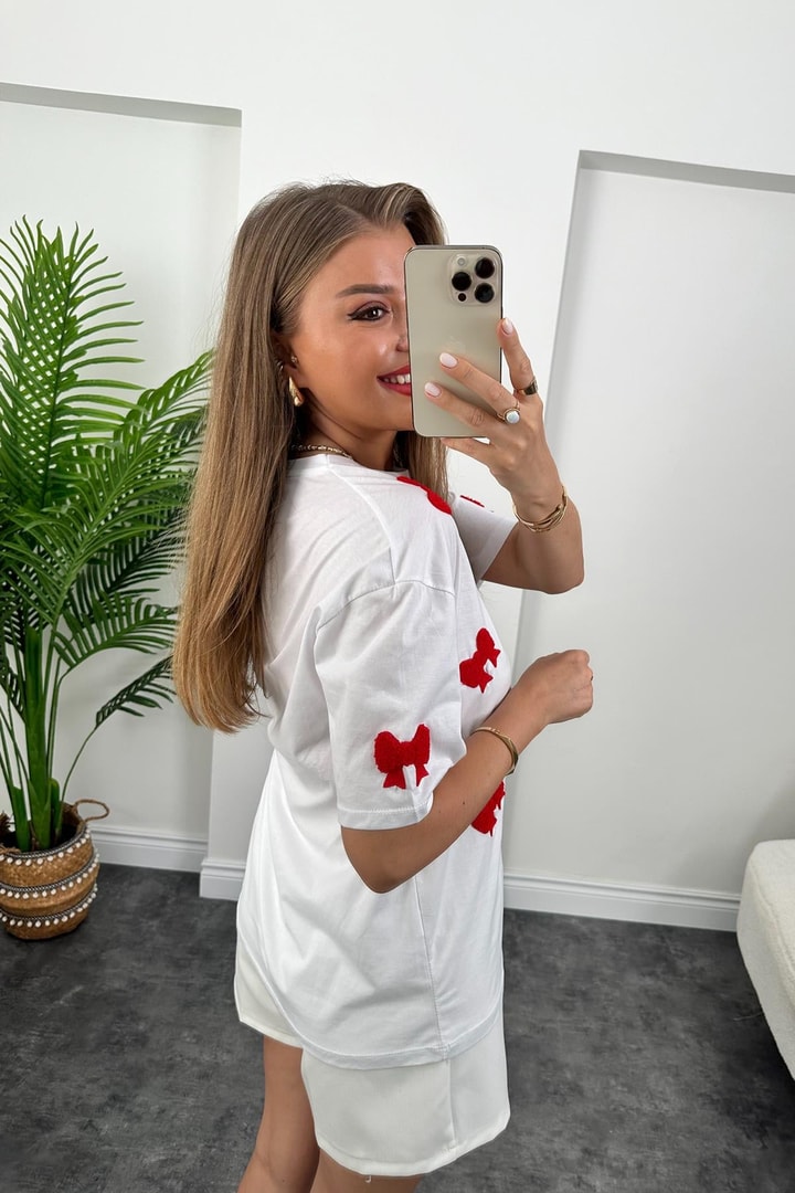 Fiyonk Nakışlı Tam Pamuklu Tasarım Tshirt Beyaz