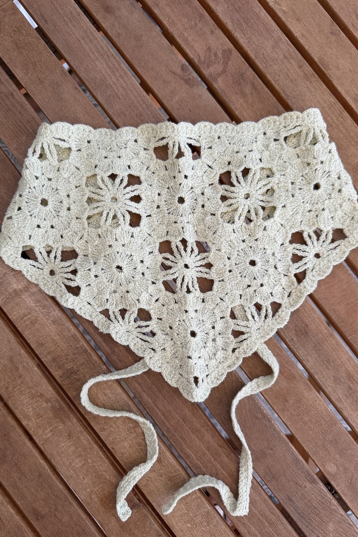 Krem Motifli Üçgen Bandana