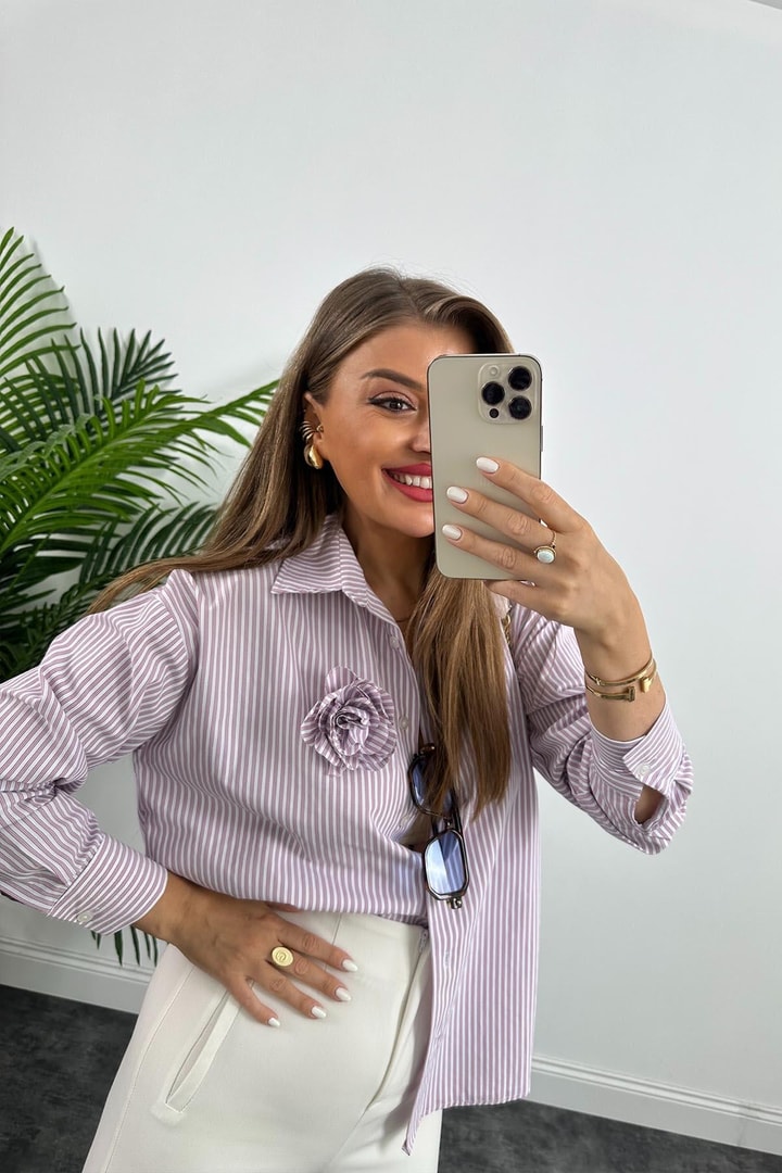 Marka Model Çiçek Broşlu Çizgili Marin Gömlek Pembe