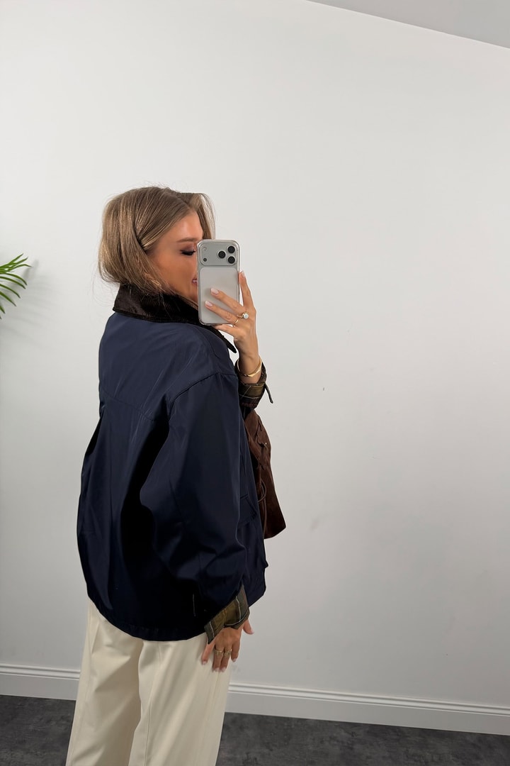 Marka Model Ekoseli Detaylı Parka Lacivert