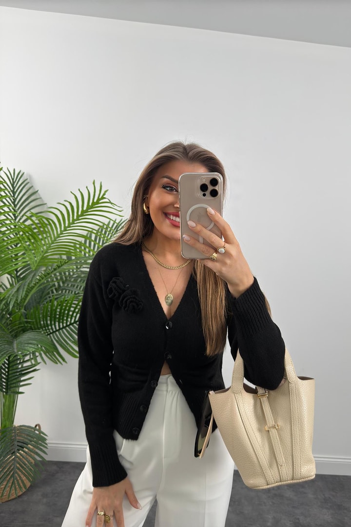 Marka Model Gül Broşlu Basic Yumoş Hırka Siyah